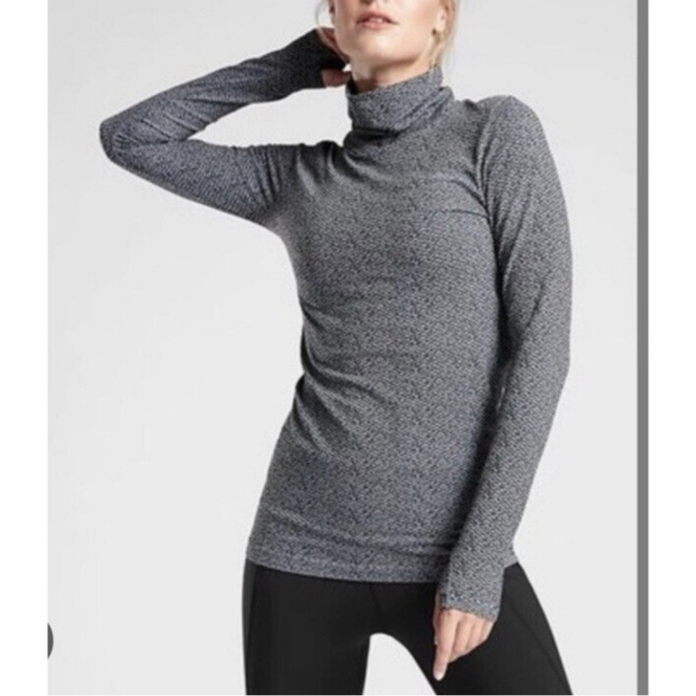 Athleta Flurry Peak Base Layer Shirt Womens Size Medium Turtleneck Light Grey